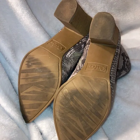 Carlos Santana Beige and Black snakeskin Ankle Booties - Picture 4 of 6